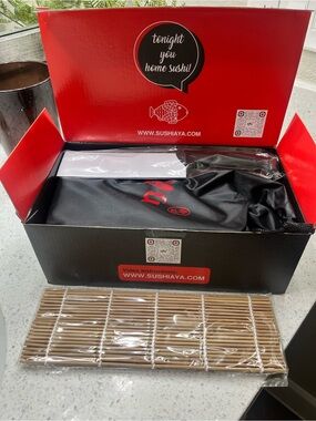 SushIaya Sushi Making Kit in Black & Red